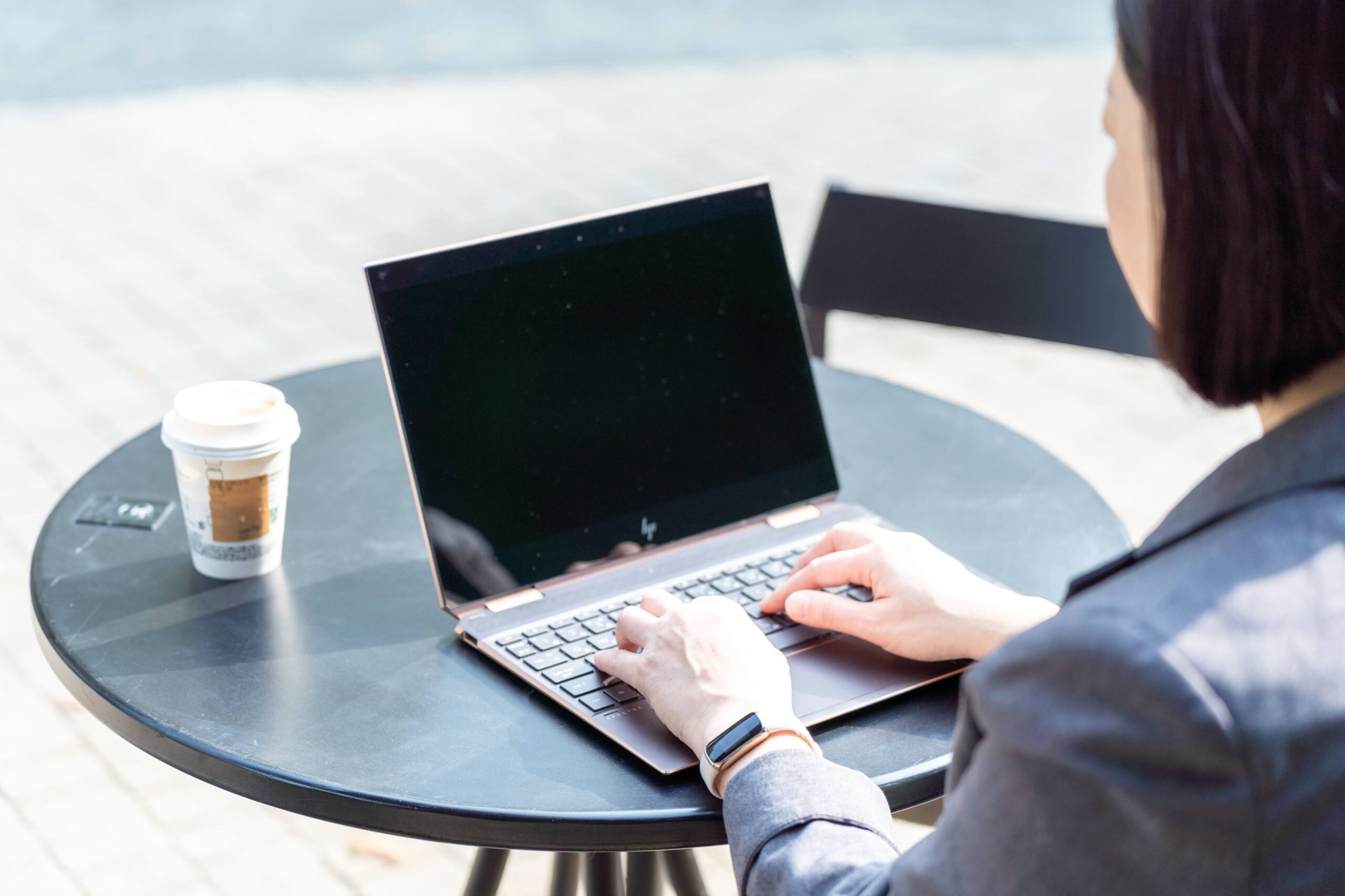 パソコンとカウンセラー